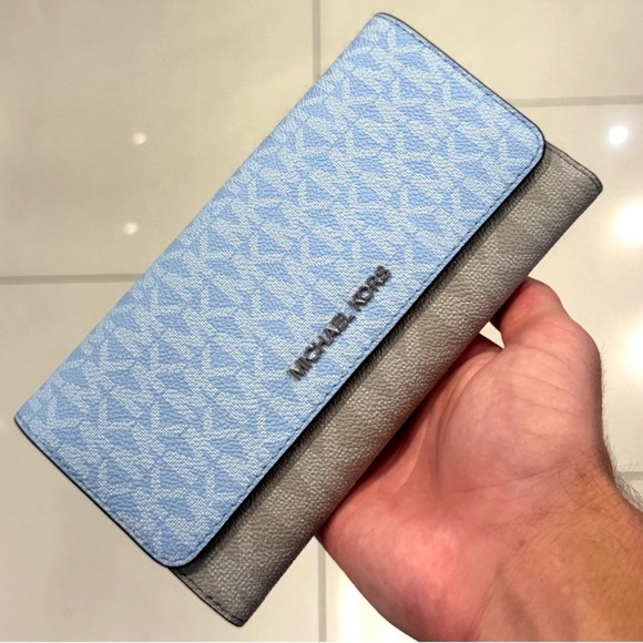 Michael Kors Large Jet Set Travel Trifold Wallet Light Sky Blue - Picture 2 of 6